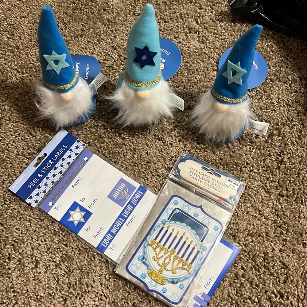 3 Hanukkah Gnomes, 2 gift card holders, 24ct peel and stick labels.  H for Happy